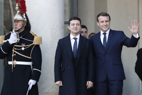 Європа і США мають бути на боці України, аби гарантувати її безпеку – Макрон