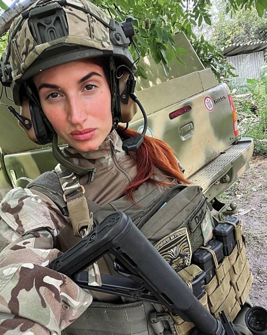 Снайперка Євгенія Емеральд розсекретила зарплату у декреті та назвала суму, яку отримувала на службі