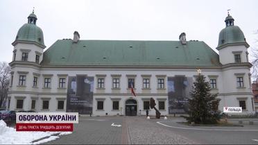 Искусство, спасающее жизнь, увезли по Европе: первой арт-броню увидела Польша