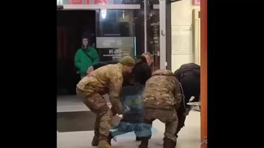 Жесткое задержание мужчины во Львове