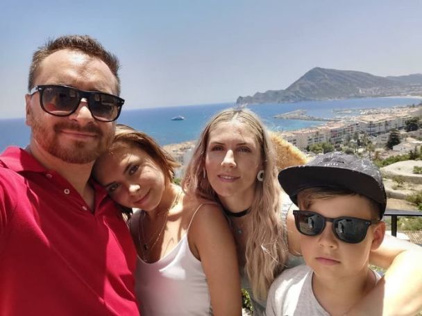 Олег Собчук с экс-женой и их детьми / © 