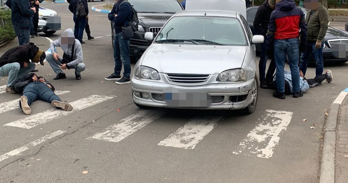 Похищали людей и выбивали несуществующие долги: в Одесской области задержали банду (видео)