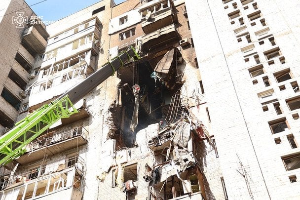 Последствия российского удара по Днепру 23 апреля