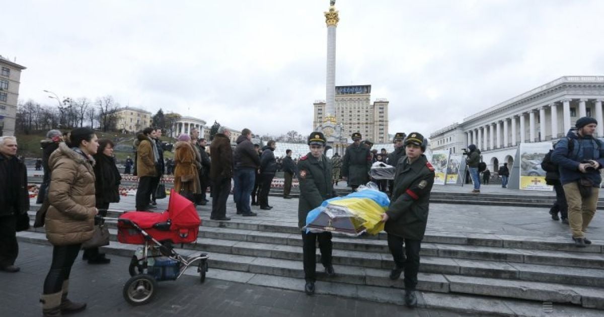 На Майдані Незалежності попрощалися з мужніми бійцями "Айдару". / © УНІАН