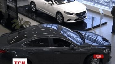 Кілька провідних автовиробників призупиняють постачання своїх машин до Росії