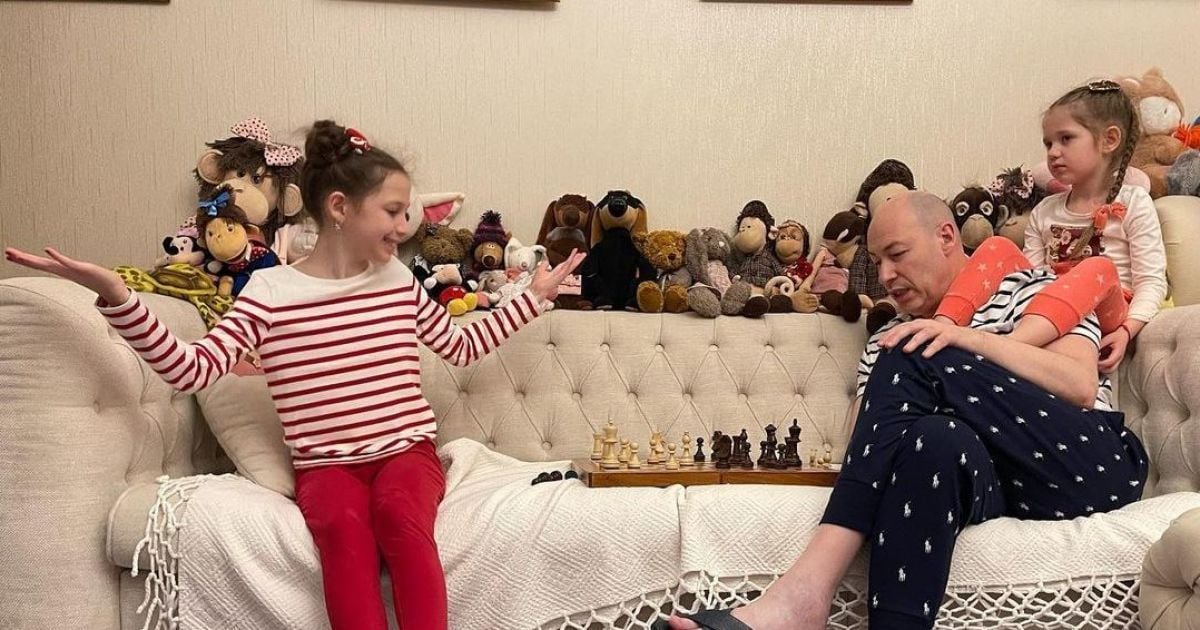 Дружина Дмитра Гордона замилувала фото, як він проводить час із донечками