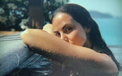 В мокром боди у бассейна: Настя Каменских поделилась пикантным кадром с отдыха
