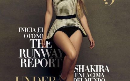 40-летняя Шакира похвасталась стройными ногами на обложке глянца