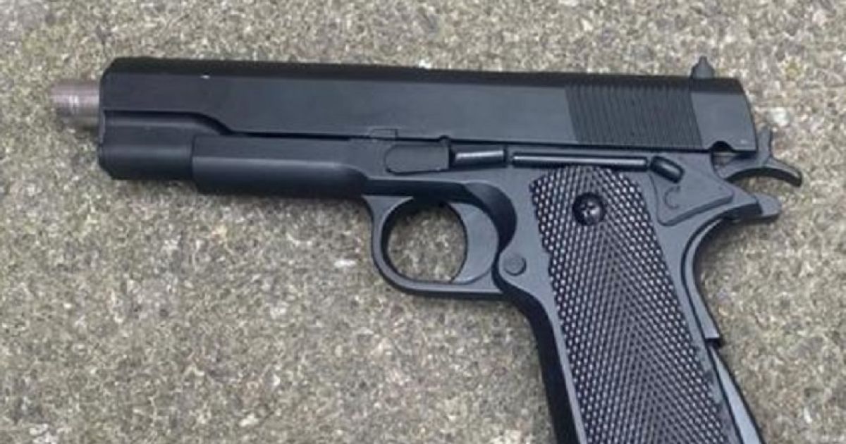 У Києві затримали жінку за збройний розбійний напад на банк