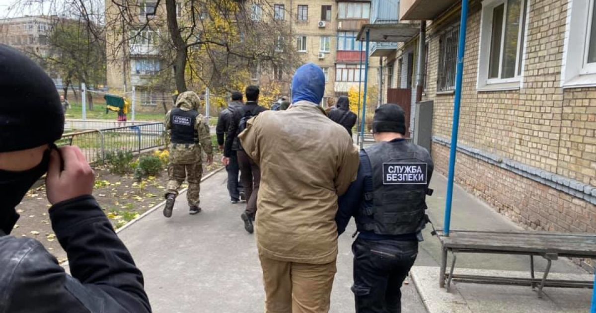 "Мушу сам бігати за тітушками". Нардеп розповів про сутичку у скандальному гуртожитку на Польовій