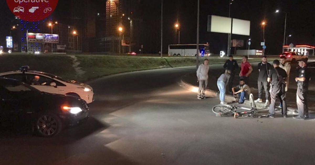 У Києві п'яний водій в BMW на модних номерах збив велосипедиста