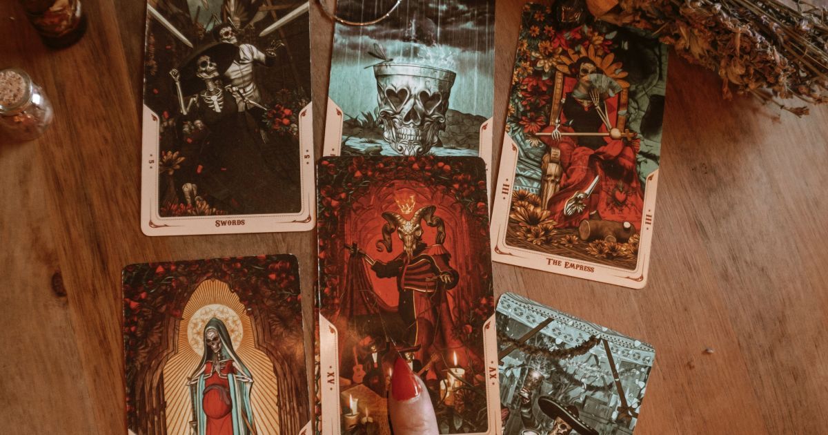 Гороскоп на 14 декабря для всех знаков зодиака по картам Таро