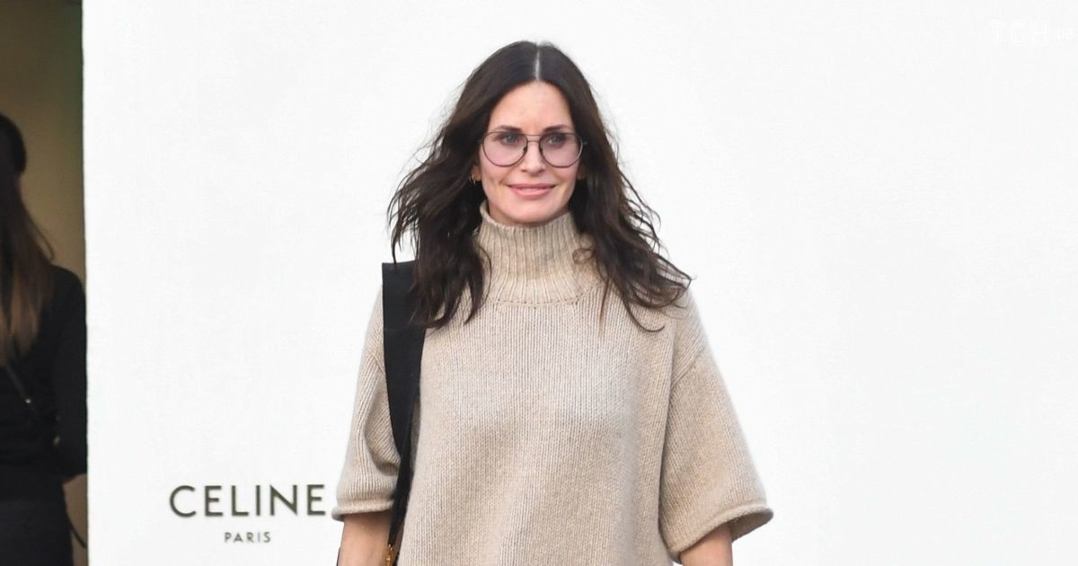 56-річна Кортні Кокс з індичкою на голові відтворила культову сцену з "Друзів"