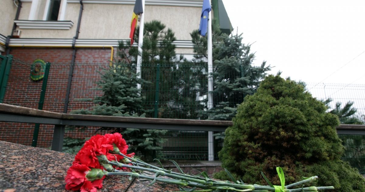 квіти, посольство бельгії_5 / © УНІАН