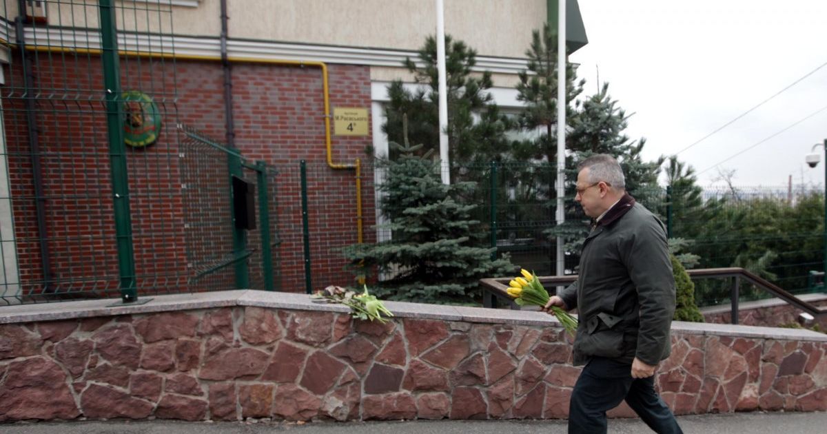 квіти, посольство бельгії_6 / © УНІАН