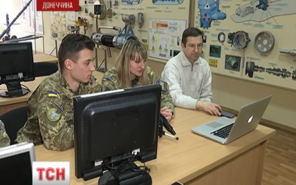 Як українці стежили за вироком Савченко: солдати з "кониками", вчителі з віршем