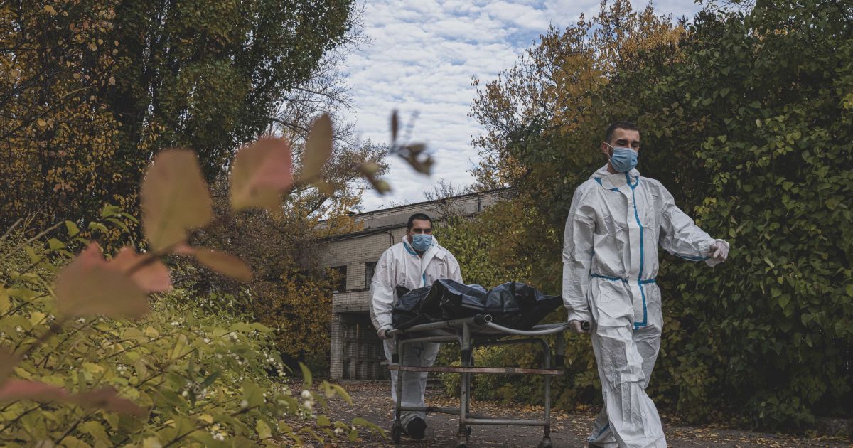 Люди умирают от COVID-19 и различных заболеваний: какая ситуация в моргах Харьковской области
