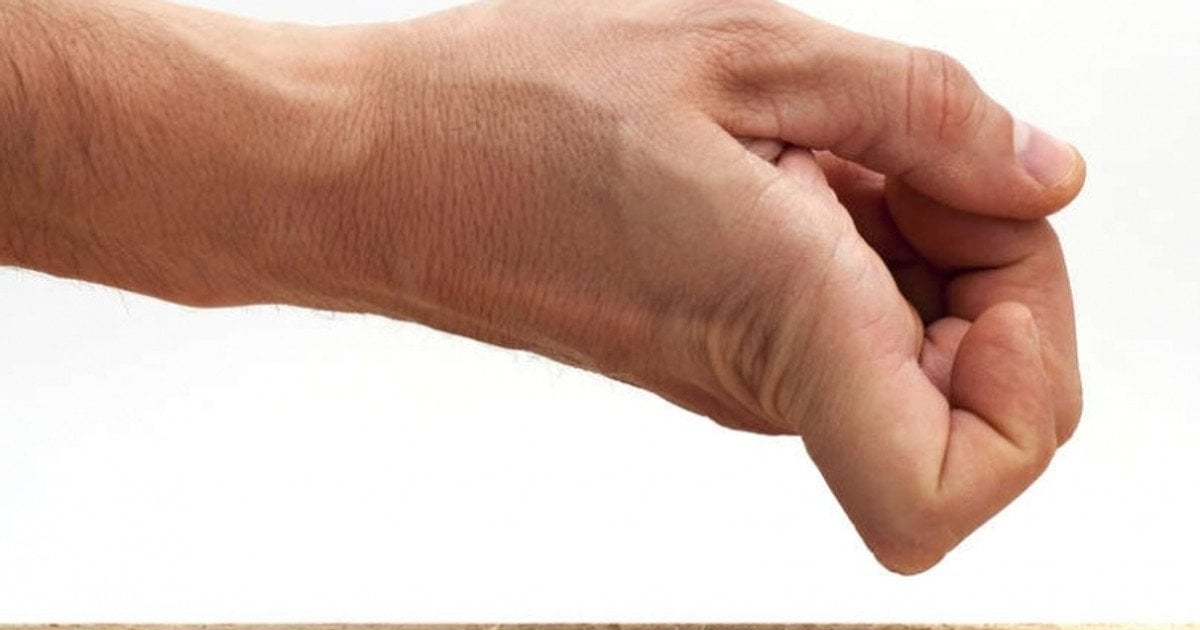 Навіщо стукають по дереву: