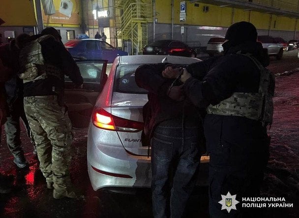 Правоохоронці затримали чоловіка, який організував схему незаконного переправлення призовників до Румунії / © Поліція Києва