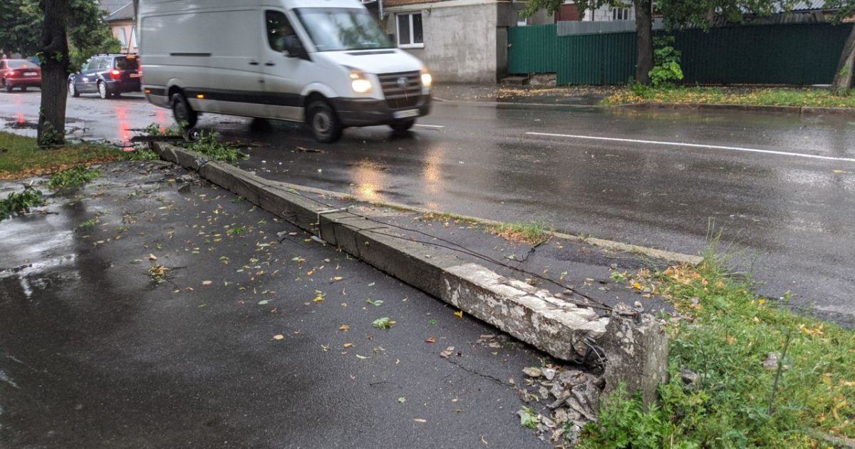 Затопленные улицы и поваленные деревья: Хмельницкий оправляется от непогоды