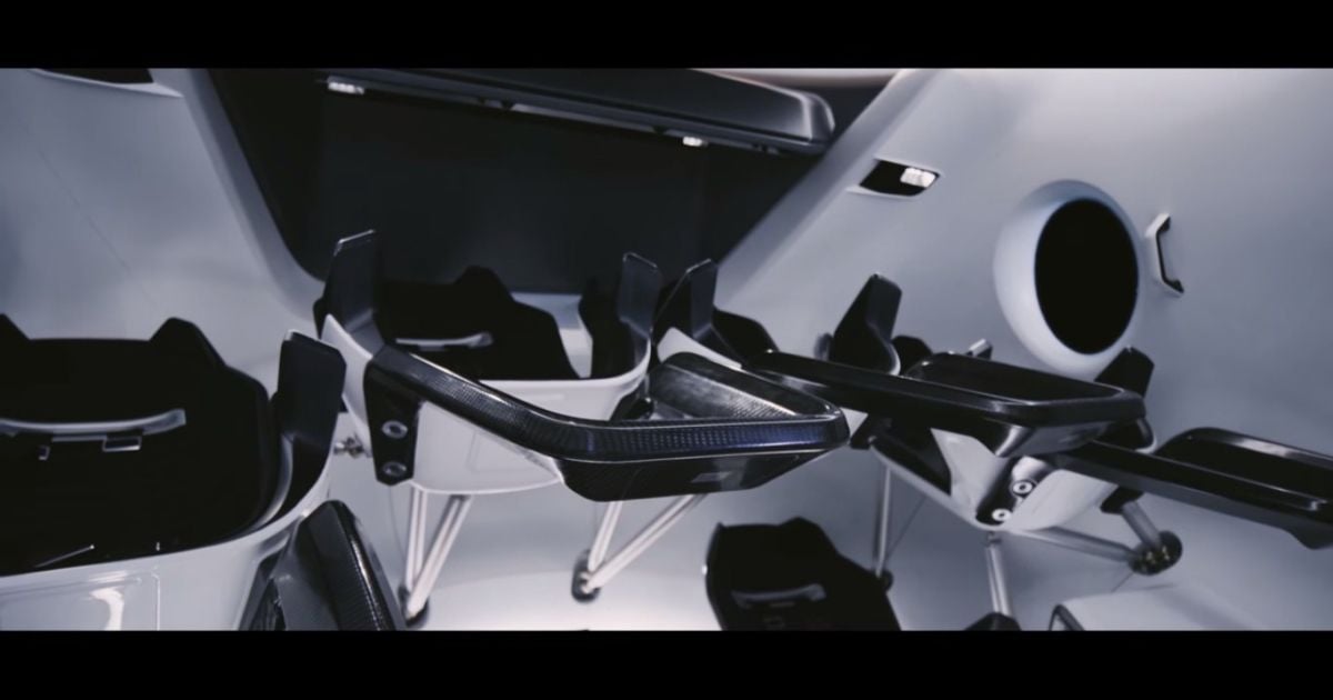 SpaceX показала, как выглядит кабина Dragon V2