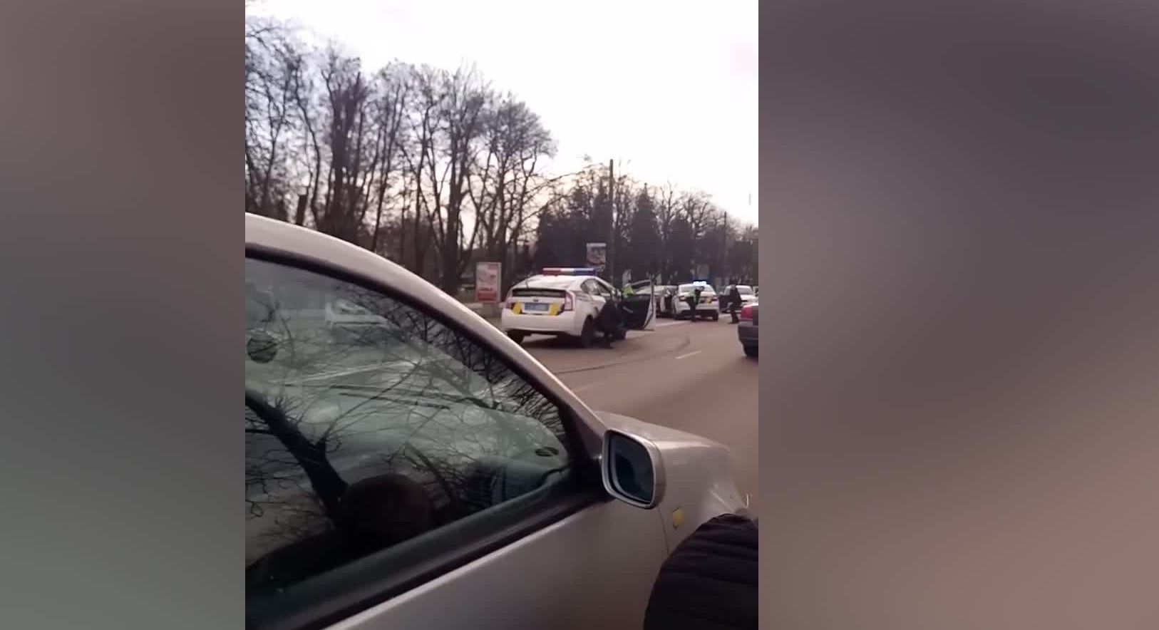В Борисполе задержали водителя, который угрожал себя застрелить