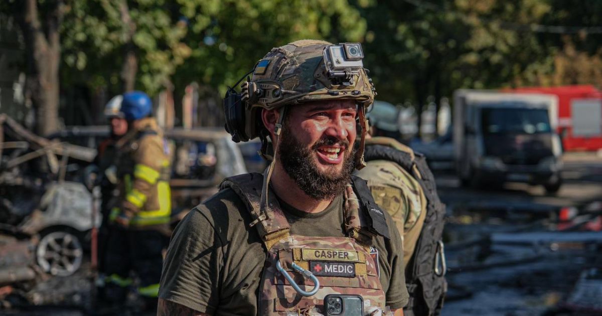 Поліцейські та рятувальники на місці обстрілу в Костянтинівці 6 вересня 2023 року