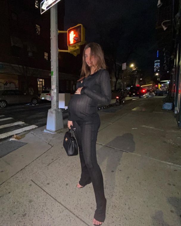  / © instagram.com/emrata