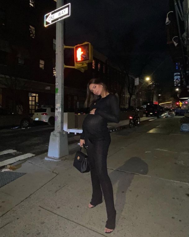  / © instagram.com/emrata