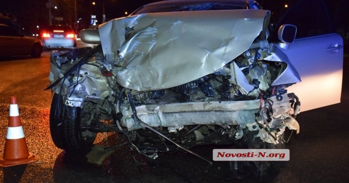 Лексус врізався в таксі в Миколаєві_3 / © Novosti-N