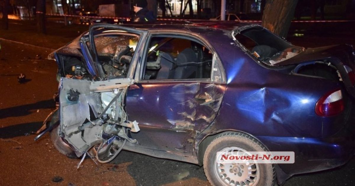 Лексус врізався в таксі в Миколаєві_2 / © Novosti-N