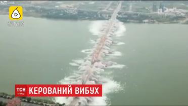 В Китае взорвали аварийный полуторакилометровый мост