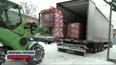 Гуманітарка для пухнастиків: до Київського зоопарку передали корм для тварин