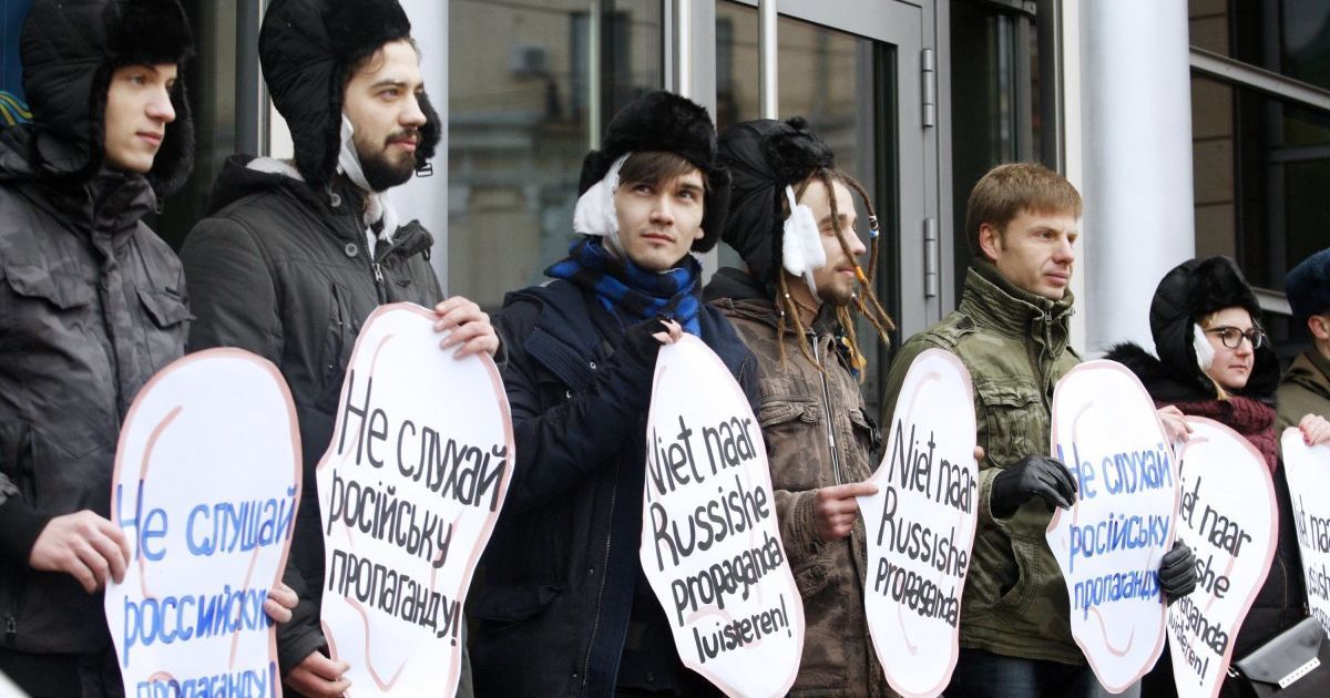 Украинцы обратились к нидерландам с призывами &ldquo;Лучше отрезать себе ухо, чем слушать российскую пропаганду&ldquo; / © УНИАН