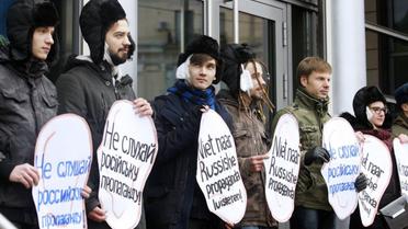 Украинцы обратились к нидерландам с призывами &ldquo;Лучше отрезать себе ухо, чем слушать российскую пропаганду&ldquo; / © УНИАН