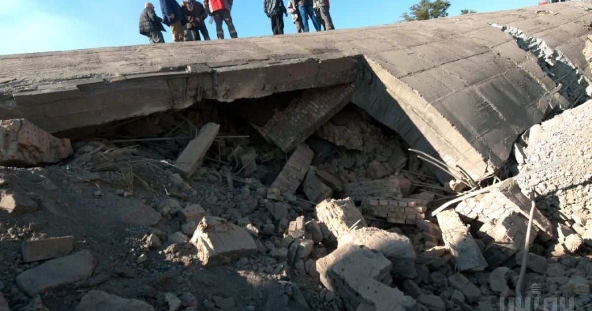 На "Запорожстали" демонтировали огромную трубу / © УНИАН