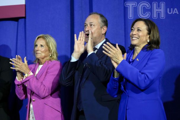 Джилл Баден, Камала Харріс і Дуглас Емхофф / © Associated Press