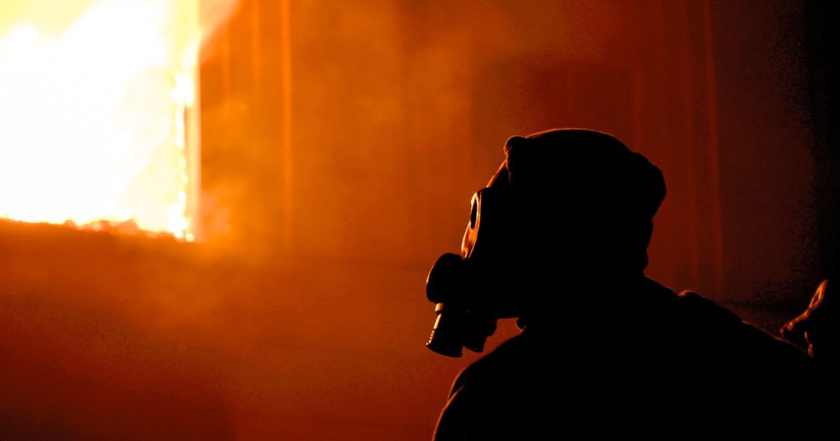 У Києві чоловік підпалив двері колишній через ревнощі / Фото ілюстративне
