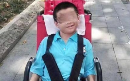 У Китаї хлопець із ДЦП залишився без нагляду і помер, коли його тата відправили на карантин через коронавірус