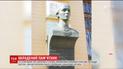 Лесю вкрали: у Києві розшукують викрадачів погруддя поетеси