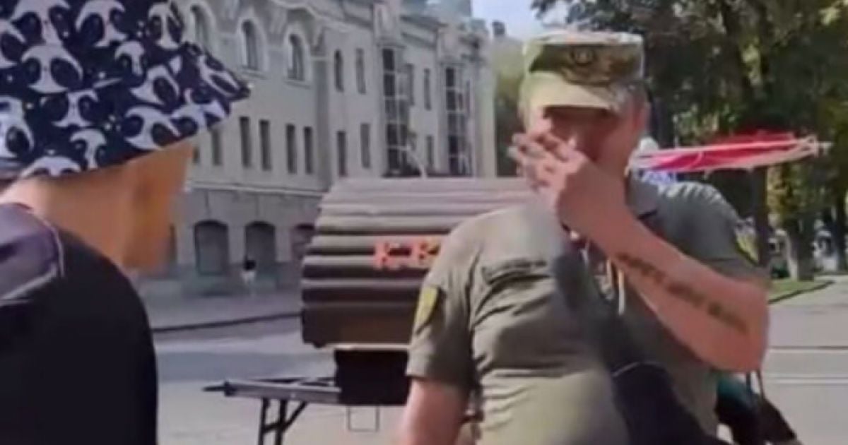 Роман Заволока набросился на военного