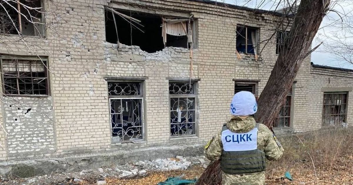 Пошкоджено техніку водоканалу: на Донбасі бойовики з важкої артилерії обстріляли Світличне (фото)