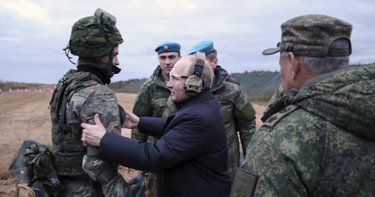 Российские военные и Владимир Путин