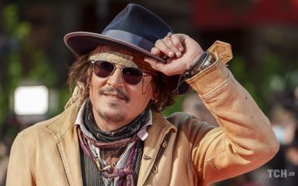 В шляпе и поношенных ботинках: скандальный Джонни Депп появился на кинофестивале в Риме