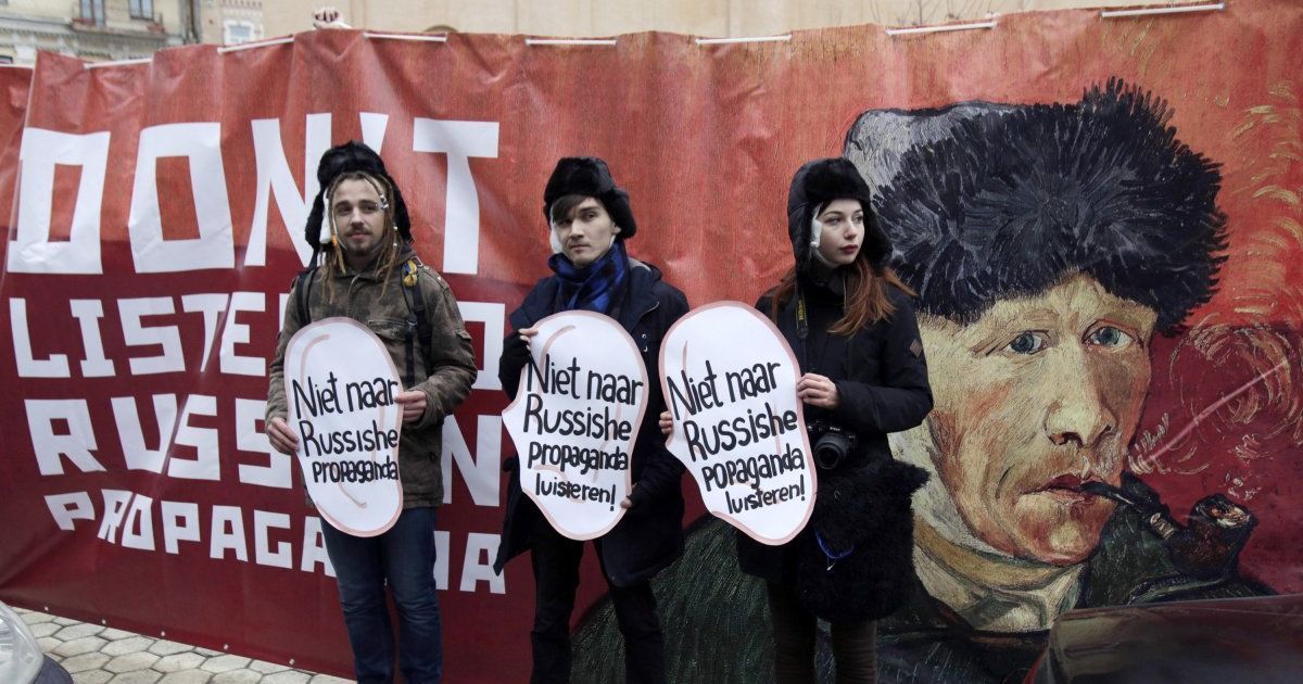 Украинцы обратились к нидерландам с призывами &ldquo;Лучше отрезать себе ухо, чем слушать российскую пропаганду&ldquo; / © УНИАН