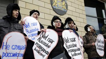 Украинцы обратились к нидерландам с призывами &ldquo;Лучше отрезать себе ухо, чем слушать российскую пропаганду&ldquo; / © УНИАН