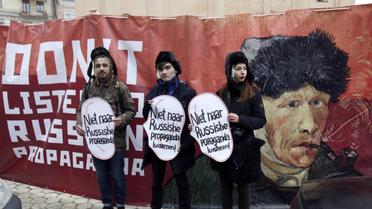 Украинцы обратились к нидерландам с призывами &ldquo;Лучше отрезать себе ухо, чем слушать российскую пропаганду&ldquo; / © УНИАН