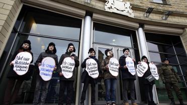 Украинцы обратились к нидерландам с призывами &ldquo;Лучше отрезать себе ухо, чем слушать российскую пропаганду&ldquo; / © УНИАН