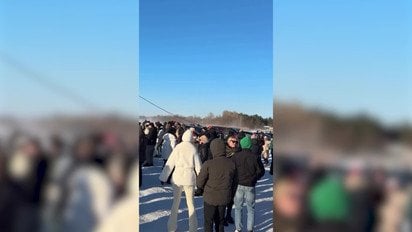 Кияни масово влаштовують вечірки, фотосесії й катання на Київському морі