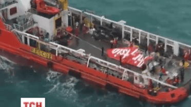 В Індонезії знайшли одну з чорних скриньок літака, що затонув 28 грудня